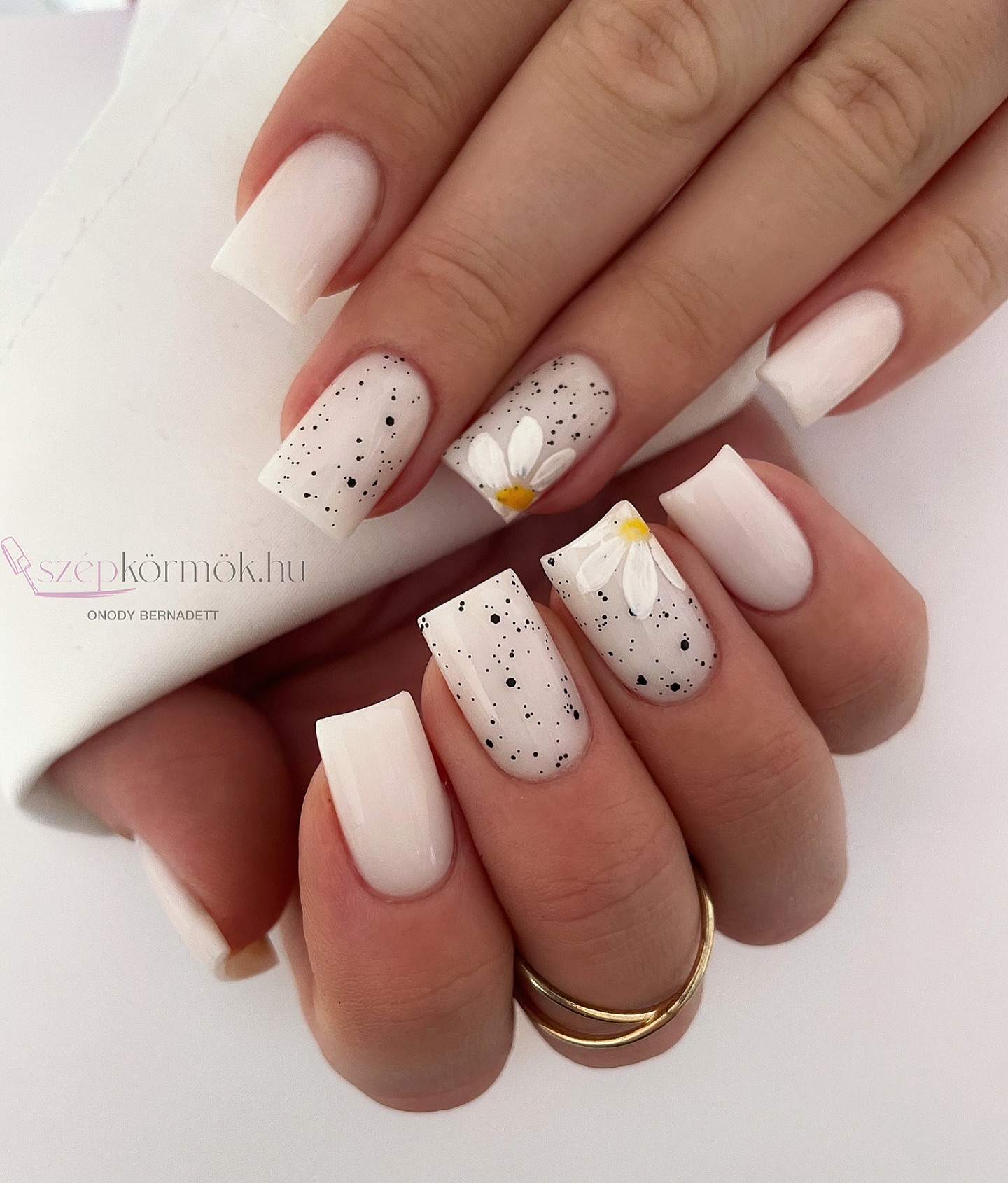 44. Daisy Dreams and Dotted Delights: a Fresh Floral Twist for Spring