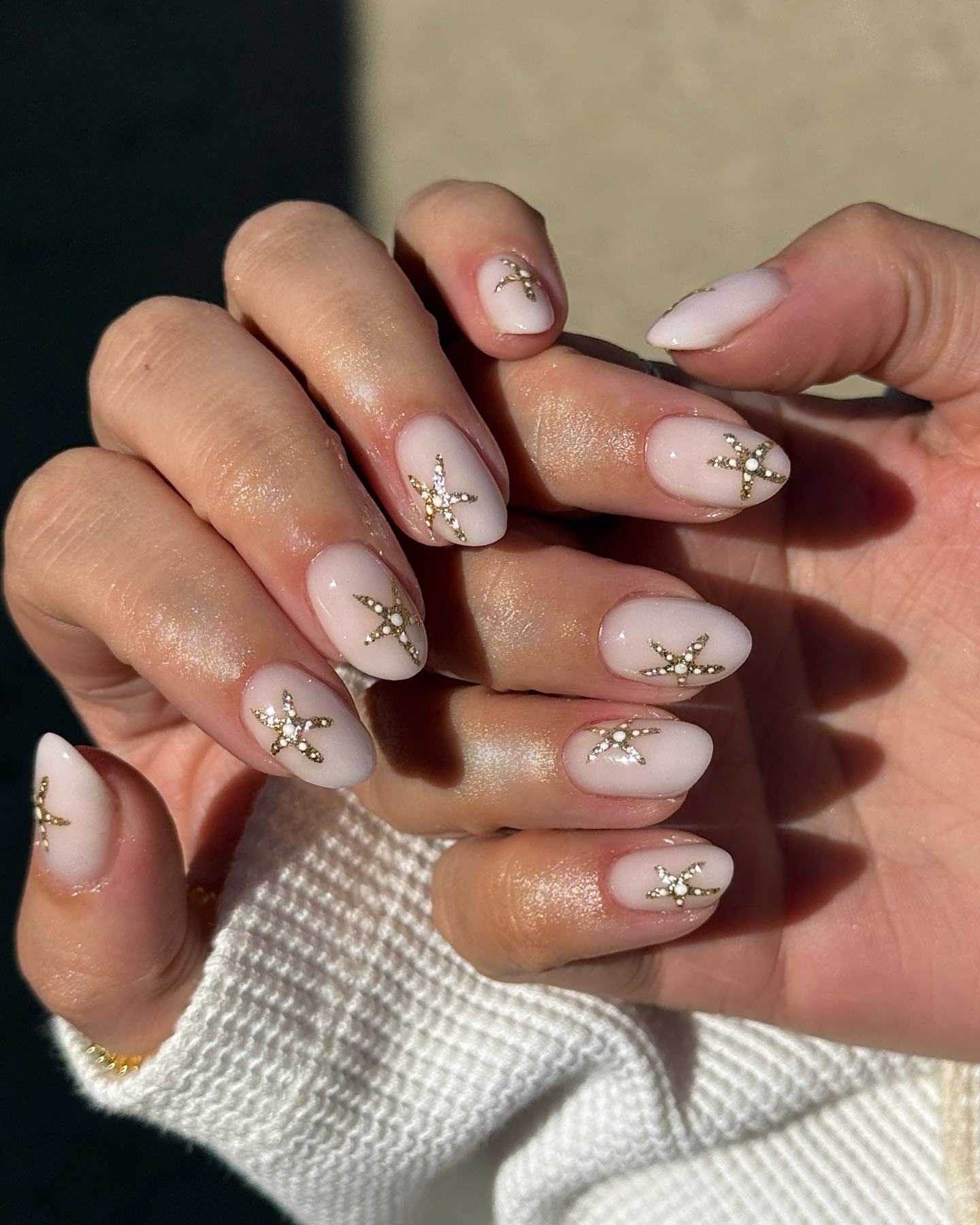 33. Starry Elegance: Chic Coastal Vibes Meet Subtle Glam