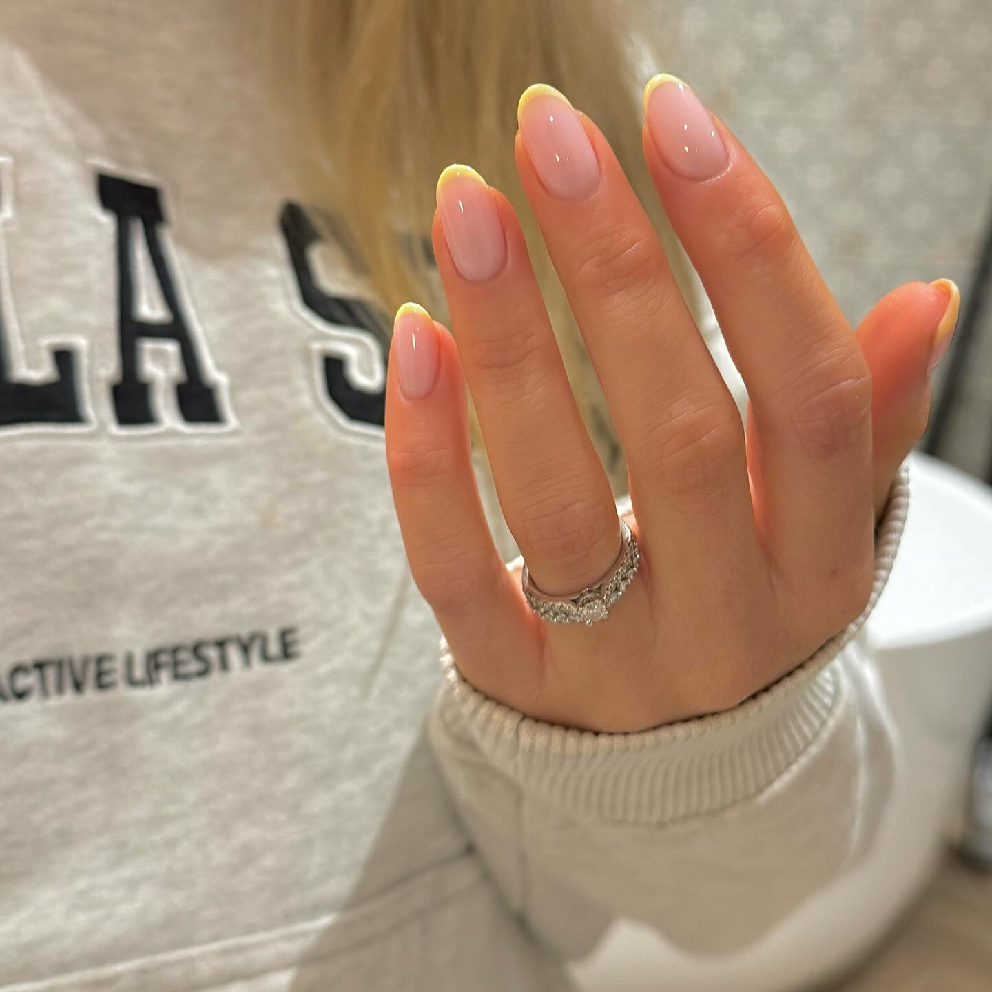 17. Luminous Lemonade Tips: a Refreshing Twist on Classic Elegance