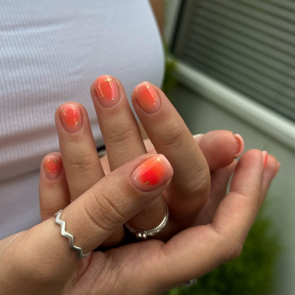 21. Sunset Serenade: Ethereal Ombre Nails with Golden Twinkles