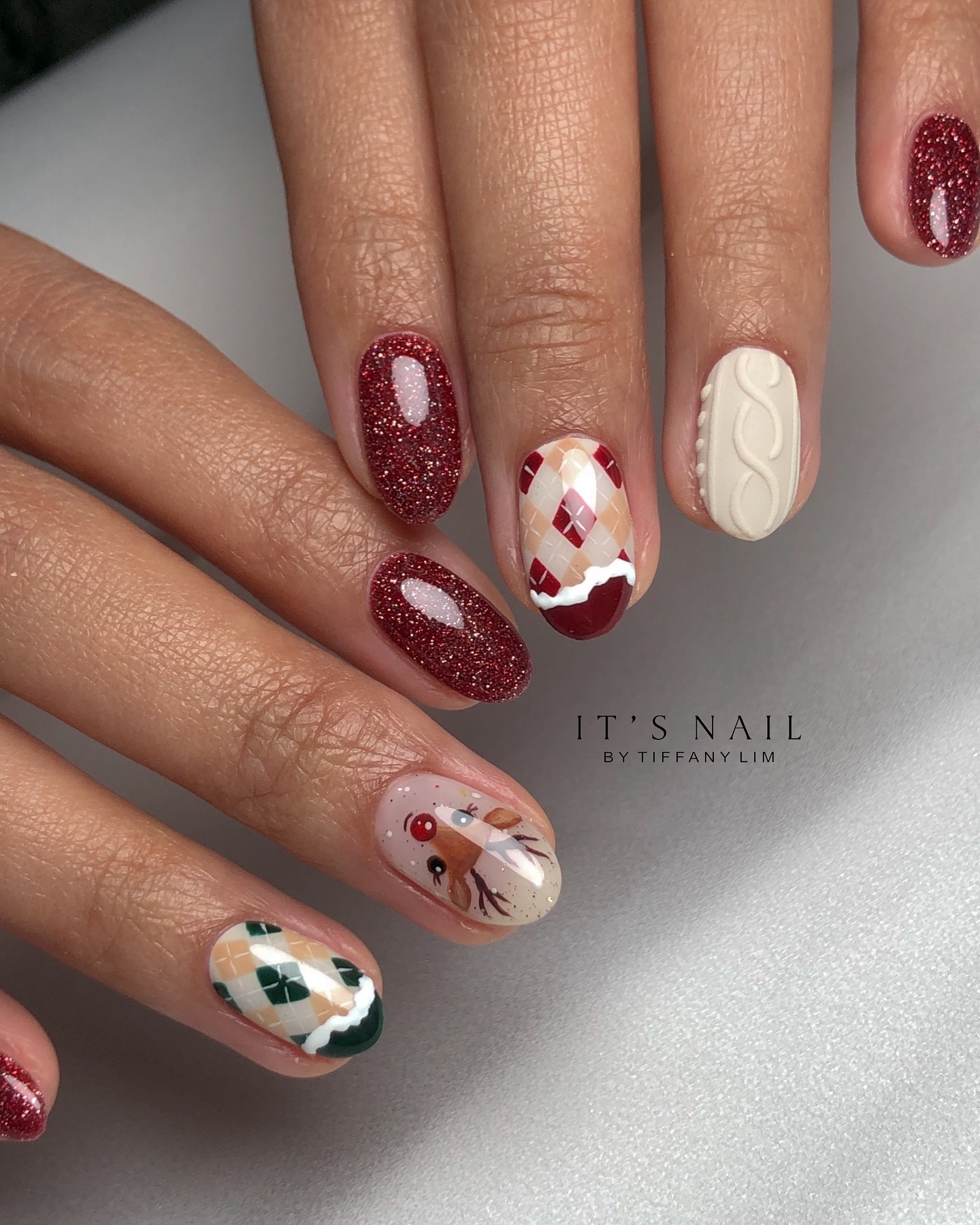 5. Festive Elegance: a Glittering Celebration Of Seasonal Charm