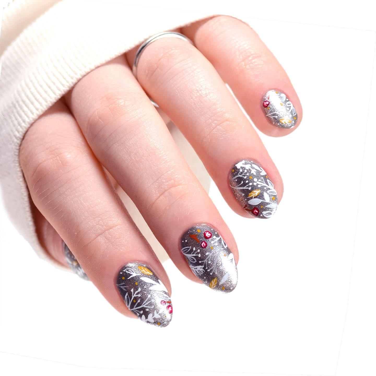 32. Glistening Winter Wonderland with Botanical Whimsy