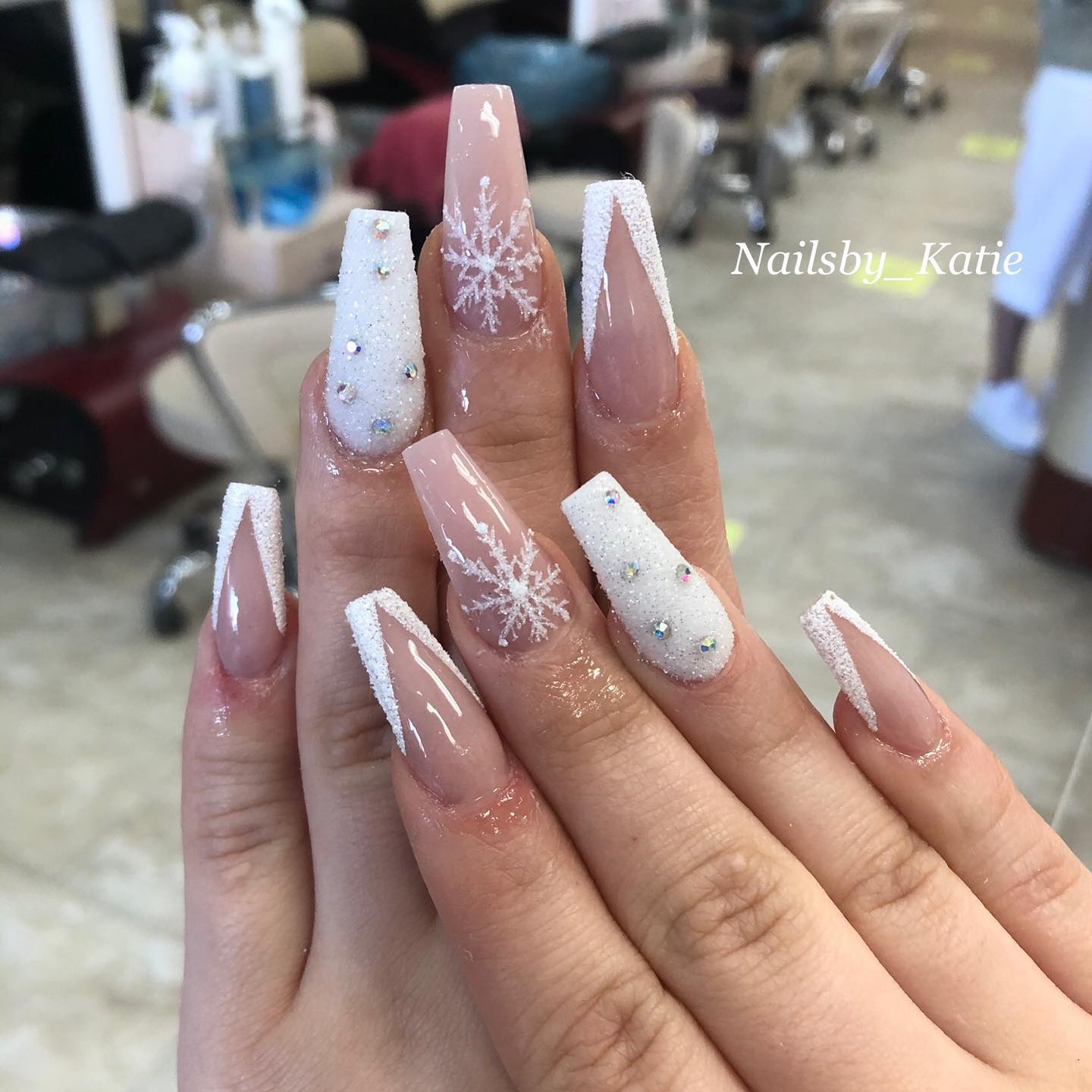 4. Frosted Elegance: Winter Wonderland Nails That Sparkle