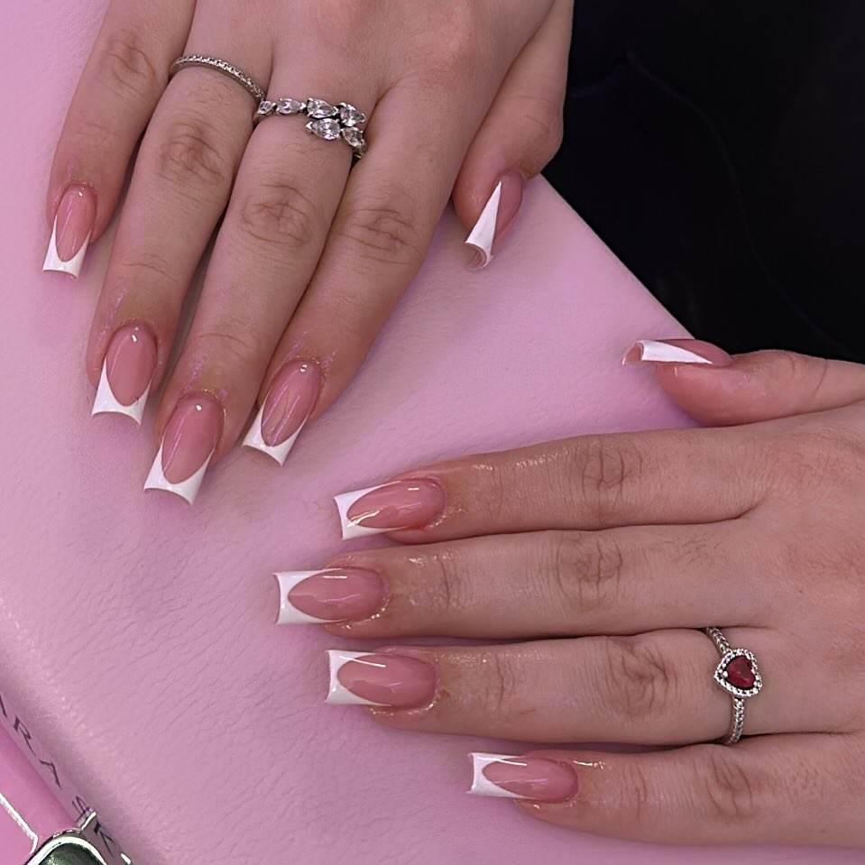 37. Modern Geometric Elegance: the Avant-garde French Tip