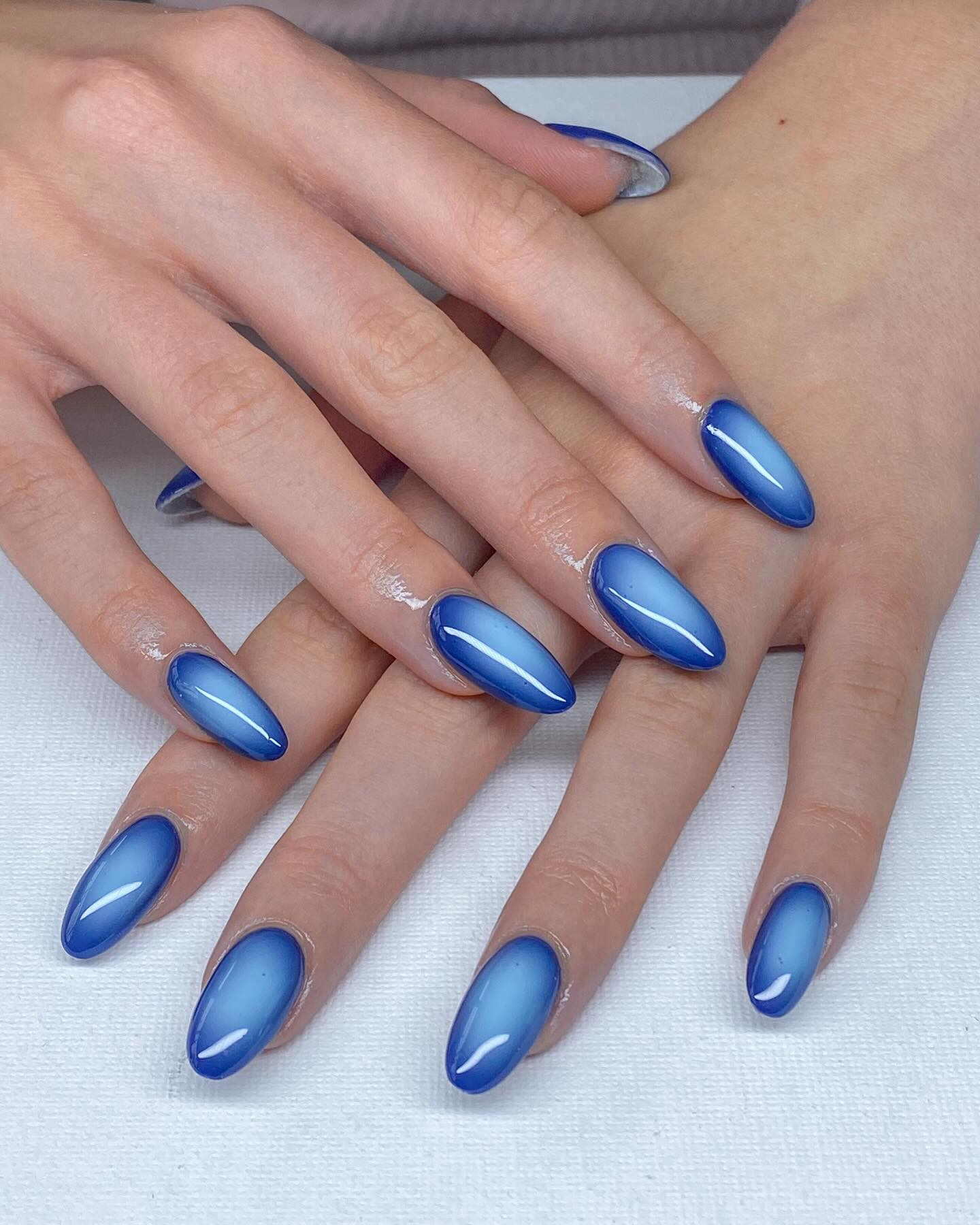 39. Oceanic Gradient Dreams: a Symphony Of Blues at Your Fingertips