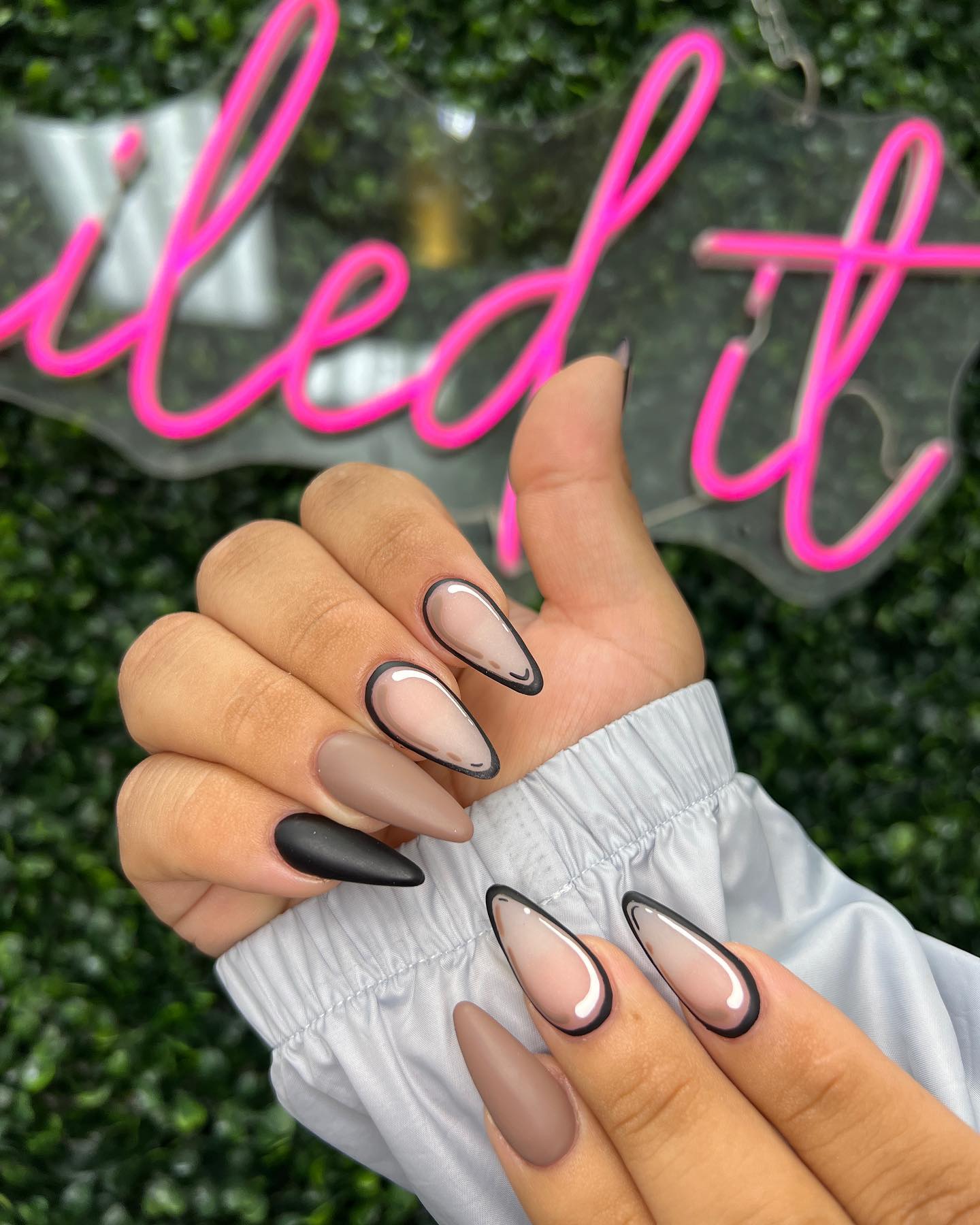 8. Chic Fusion: the Art Of Minimalist Comic Glam