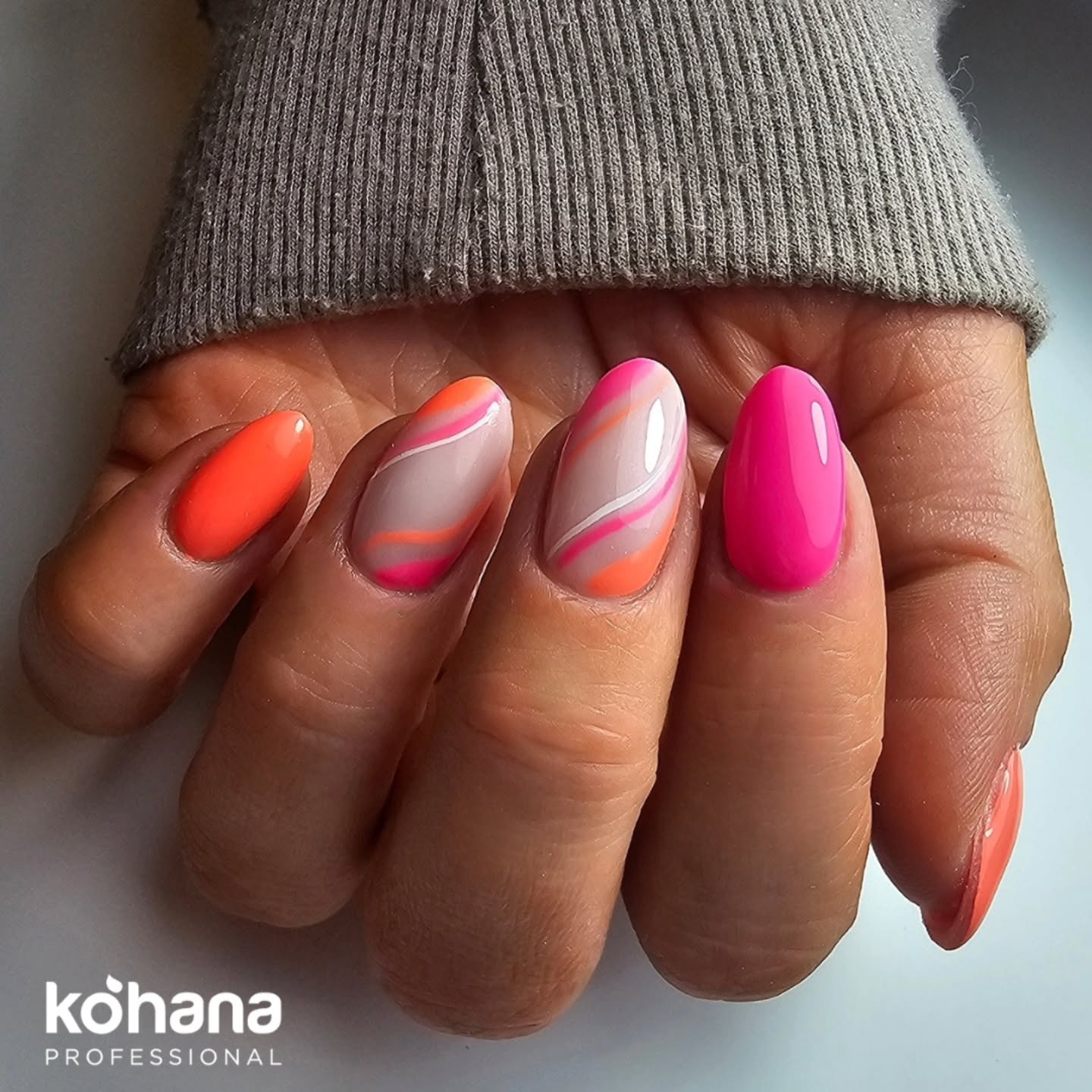 17. Tropical Sunset Swirls: the Art Of Playful Contrasts