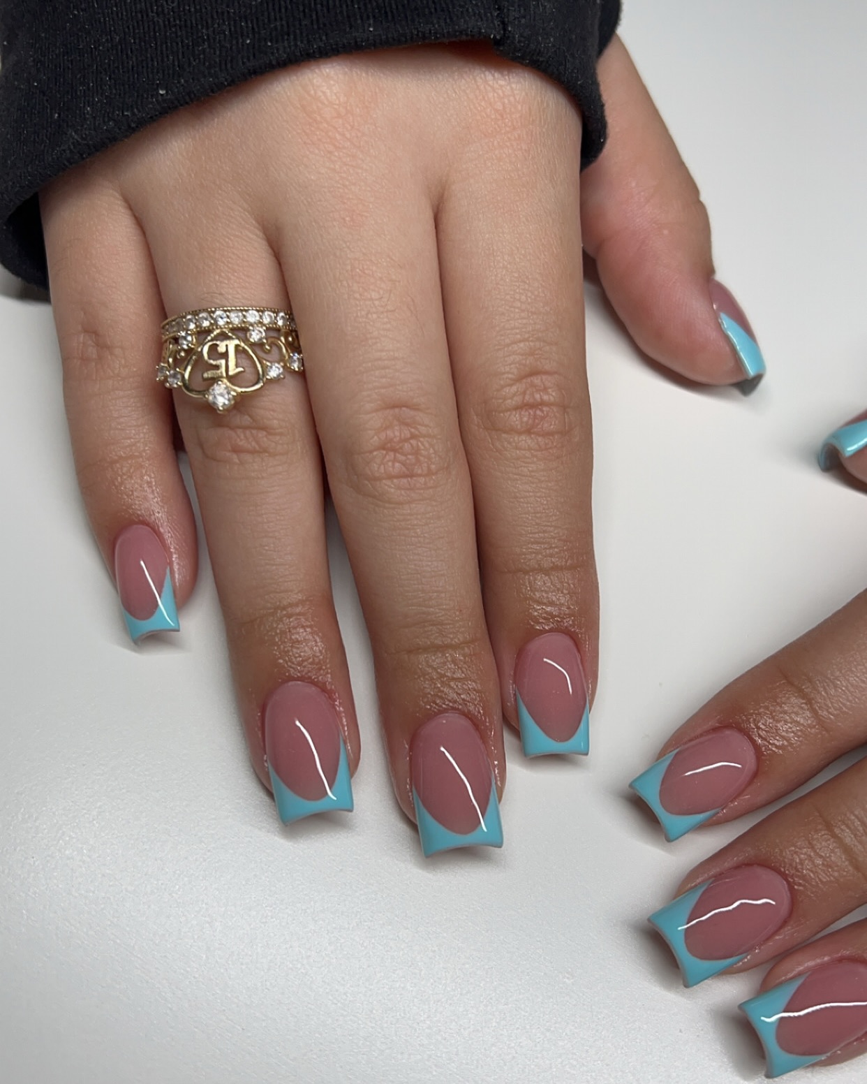 51. Aqua Accents with a Blush Base: the Playful French Twist