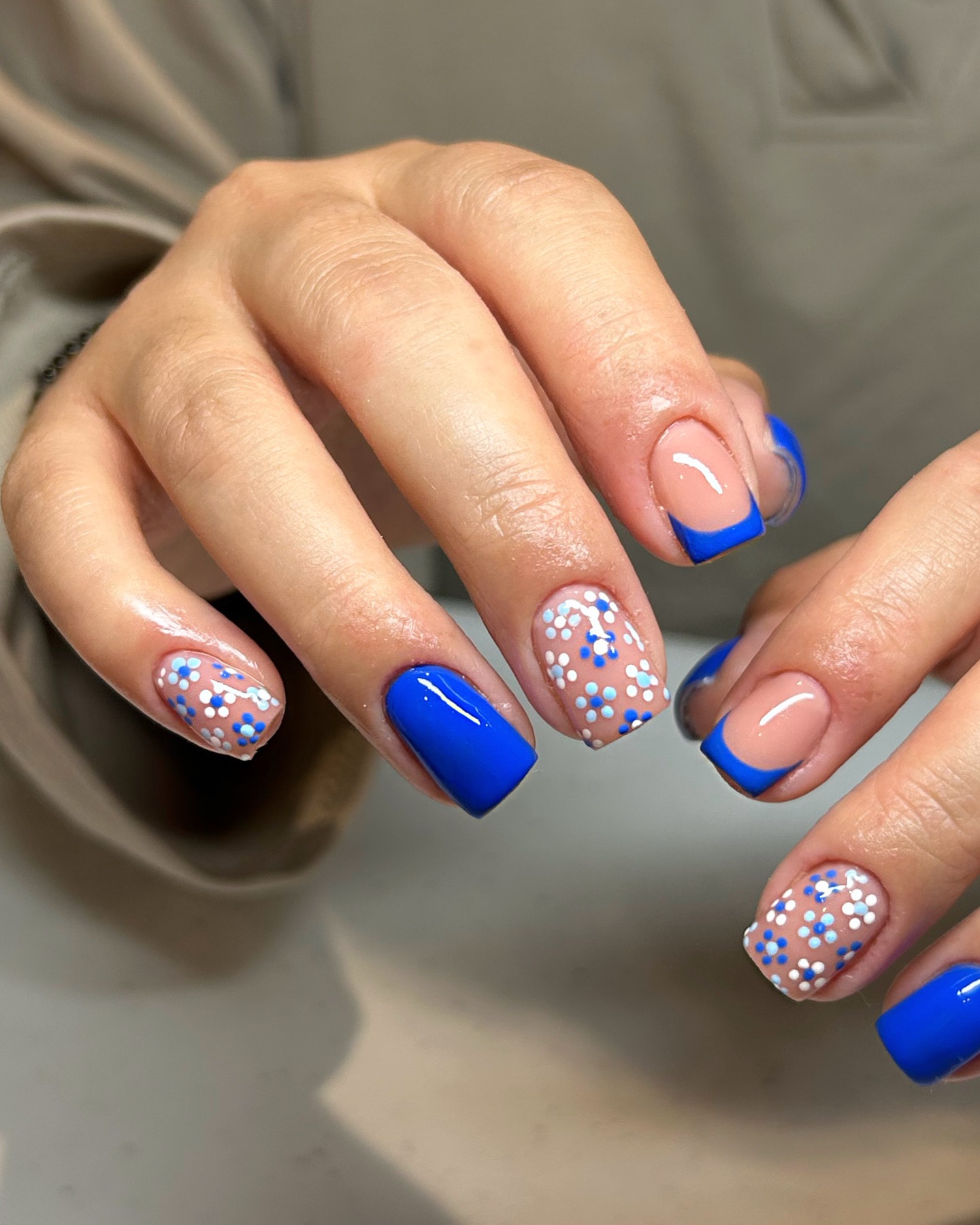 27. Springtime Serenade: Coastal Blooms with a Splash Of Azure